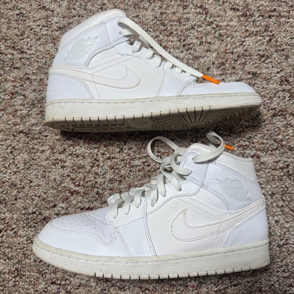 Mens Size 9.5 - Nike Air Jordan 1 Mid 'Triple White' Shoes White 554724-136 - Picture 3 of 8